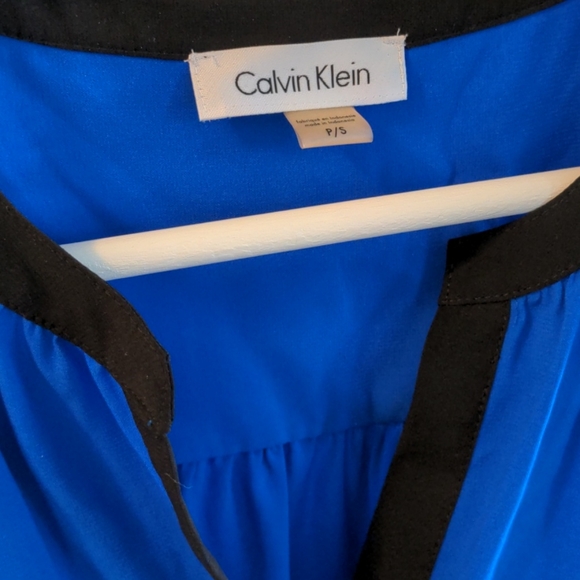 Blue sleeveless blouse - Picture 2 of 5